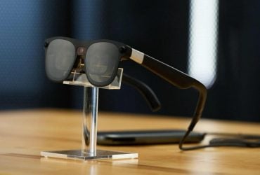 Google анонсировал две пары новых "умных" очков