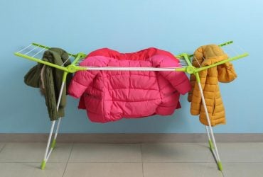 Прощай, бежевий тренч: весняні колекції підкорює трендова куртка з минулого (фото)