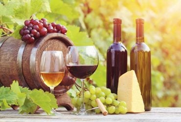 Червоне проти білого: дієтологи розповіли, яке вино краще вживати