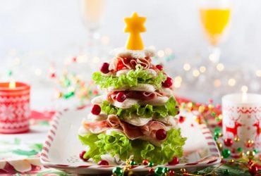 Сметут с тарелки первыми: 8 вкусных бутербродов на Новый год 2026