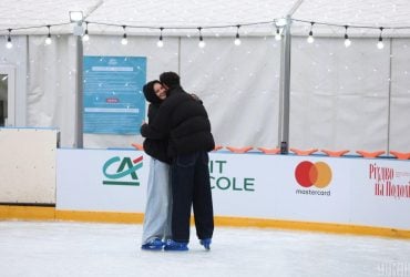 На Контрактовой площади в Киеве открылся каток