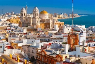 Туристам розповіли, де тепло і дешево відпочити в Європі в лютому 2026