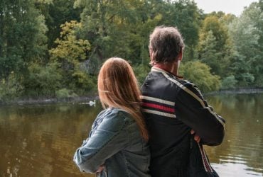 Ці 11 речей жінки вважають нормальними, але вони вказують на проблеми з батьком