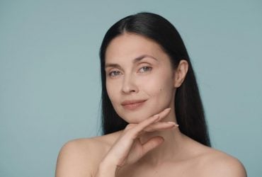 5 вправ для підтяжки овалу обличчя після 50 років: друге підборіддя зникне моментально