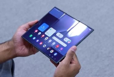 Міцність найдорожчого смартфона Samsung перевірили у прямому ефірі