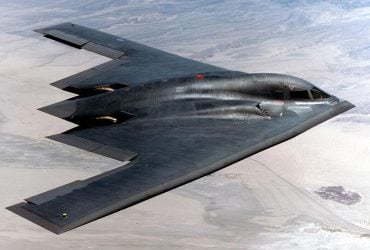 Боїться води, як кіт: чому стелс-бомбардувальнику B-2 було важко літати в дощ