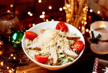 Быстрые салаты на Новый год: 7 вкусных идей, которые вы приготовите за 15 минут