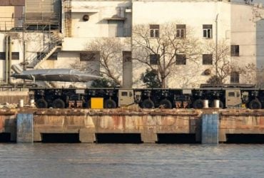 Имеет 40 колес и длину до 60 метров: в Китае впервые заметили уникальную технику