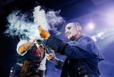 Magic Brothers презентували оновлену програму новорічного циркового шоу: левітація, акробатика і святкова магія