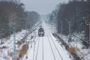 Негода призвела до затримки поїздів на західній Україні, - ЗМІ