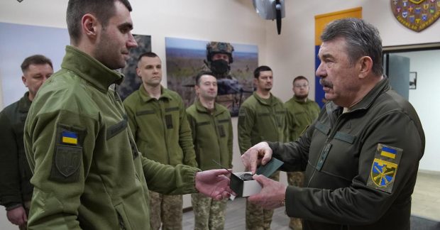 Екс-міністр оборони Олександр Кузьмук засвітився в теробороні