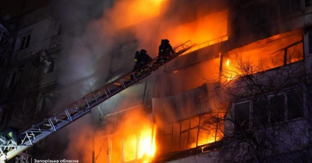 від удару шахедами загорілася багатоповерхівка, є постраждалі