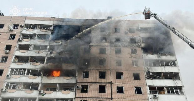 РФ вдарила бомбами по місту, під завалами можуть бути люди