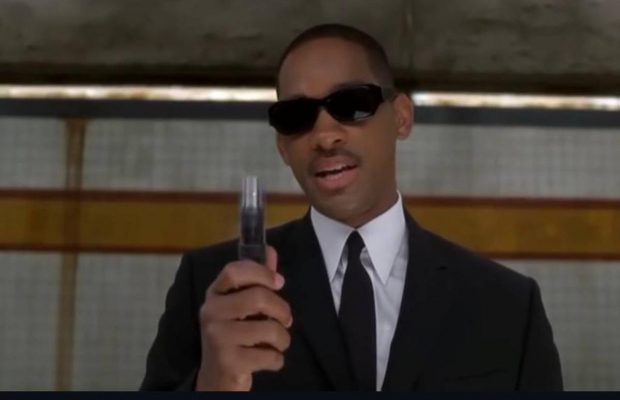 Компания Sony Pictures работает над новой частью "Люди в черном"