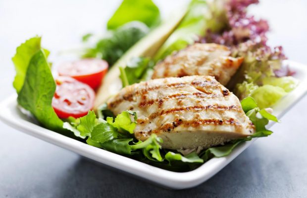 Як ідеально приготувати курячу грудку: шеф-кухар розкрив хитрий прийом