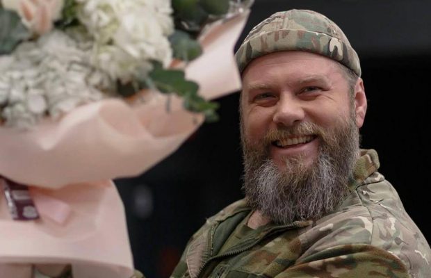 Відомий актор-воїн показав 2-місячного сина (фото)