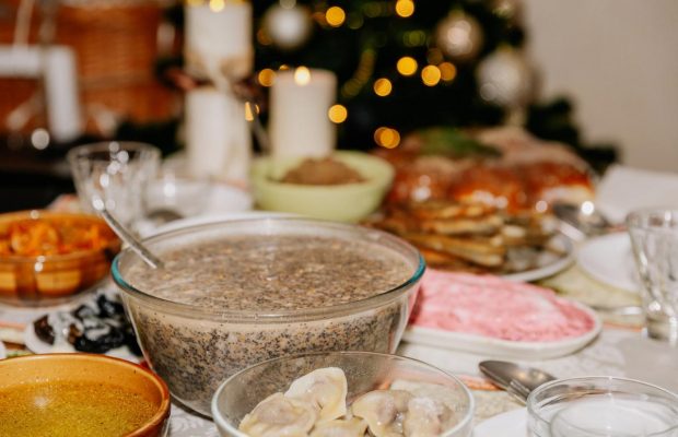 Чому на Різдво та Святвечір готують 12 страв: що вони означають і як подавати