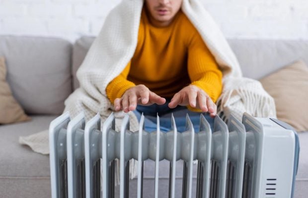 Сантехник показал, что нужно сделать, если батареи еле теплые: будут намного горячее