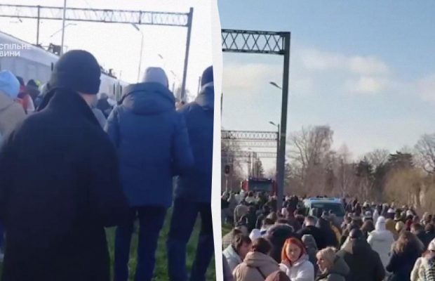 Українські потяги зупинили за кордоном через повідомлення про мінування, людей висадили, - ЗМІ