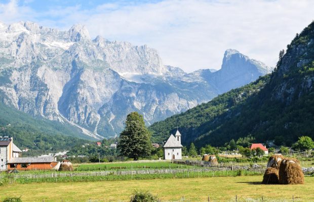 Зовсім як Швейцарія: у Європі є крихітне гірське село без натовпів туристів