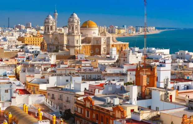 Туристам рассказали, где тепло и дешево отдохнуть в Европе в феврале 2026