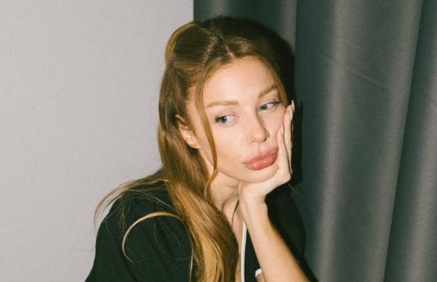 Тина Кароль неожиданно "наехала" на блогершу за похвалу: что разозлило певицу