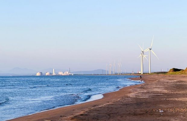 Туристи "штурмують" Балтику: один із курортів став справжнім хітом осені