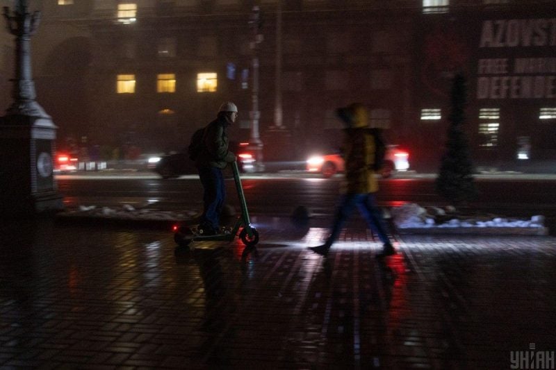 Графики отключений электроэнергии в субботу: когда не будет света 10 января