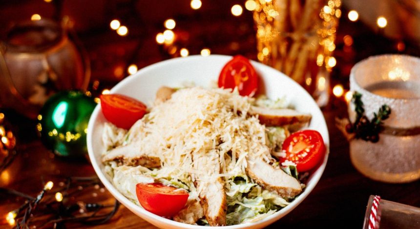 Быстрые салаты на Новый год: 7 вкусных идей, которые вы приготовите за 15 минут