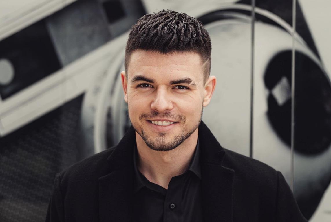 Известного украинского певца едва не избили из-за отказа петь российские песни Известного украинского певца едва не избили из-за отказа петь российские песни