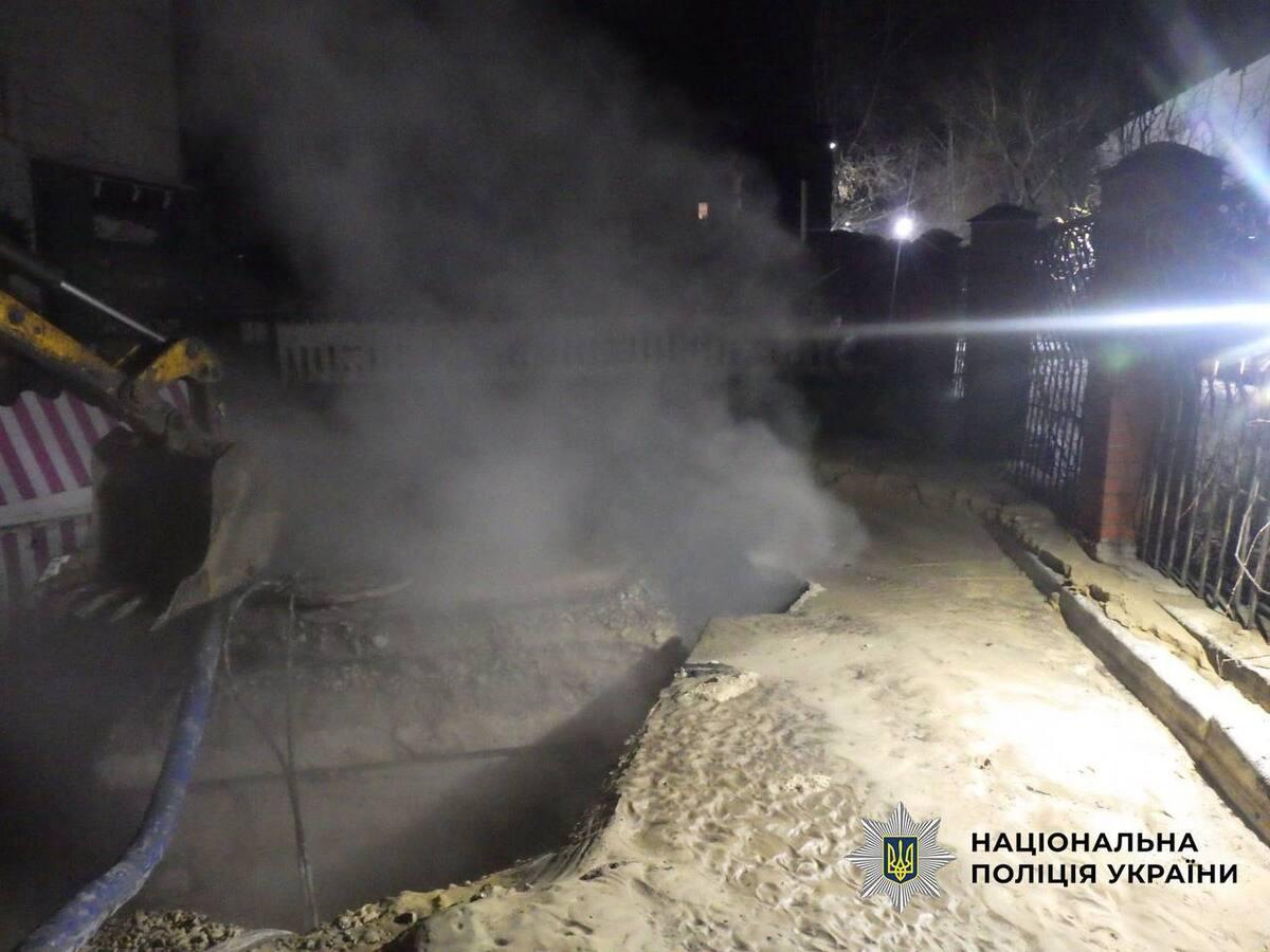 В Києві дівчина впала в яму з окропом та отримала 73% опіків тіла: подробиці трагедії