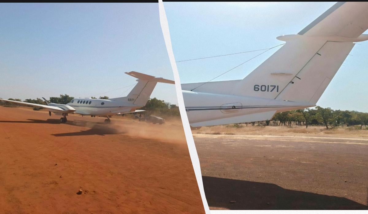 Жители одной из деревень в Гане захватили разведывательный самолет США King Air B200 Жители одной из деревень в Гане захватили разведывательный самолет США King Air B200