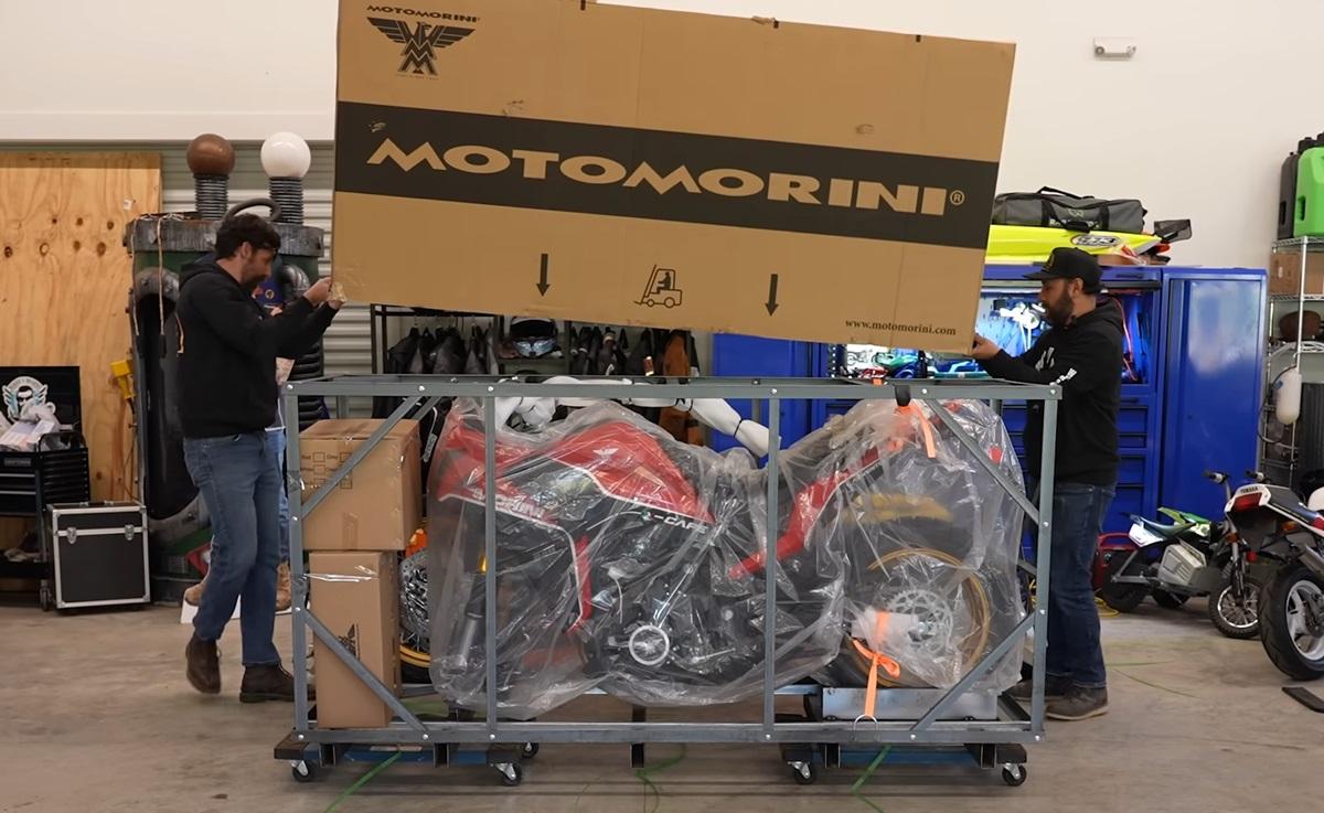 Американец купил дешевый 'итальянский' мотоцикл из Китая и был впечатлен тем, что увидел