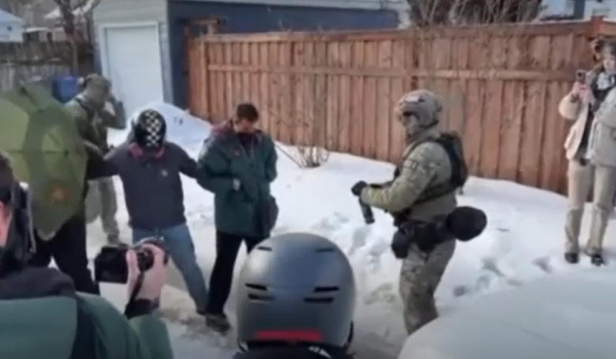 Агент міграційної служби США застрелив жінку: люди протестують, Трамп став на його захист