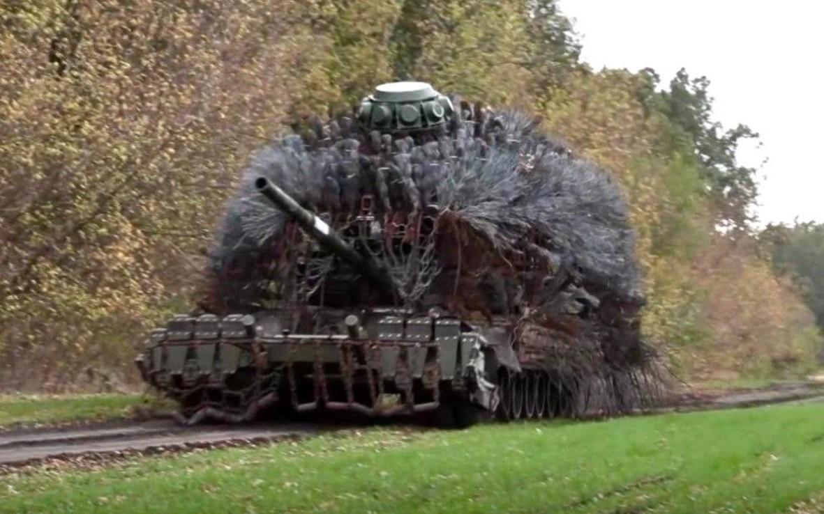 'Акваріум з кульбабами': РФ створила дивний захист для броні, і це може спрацювати, - The Telegraph 'Акваріум з кульбабами': РФ створила дивний захист для броні, і це може спрацювати, - The Telegraph