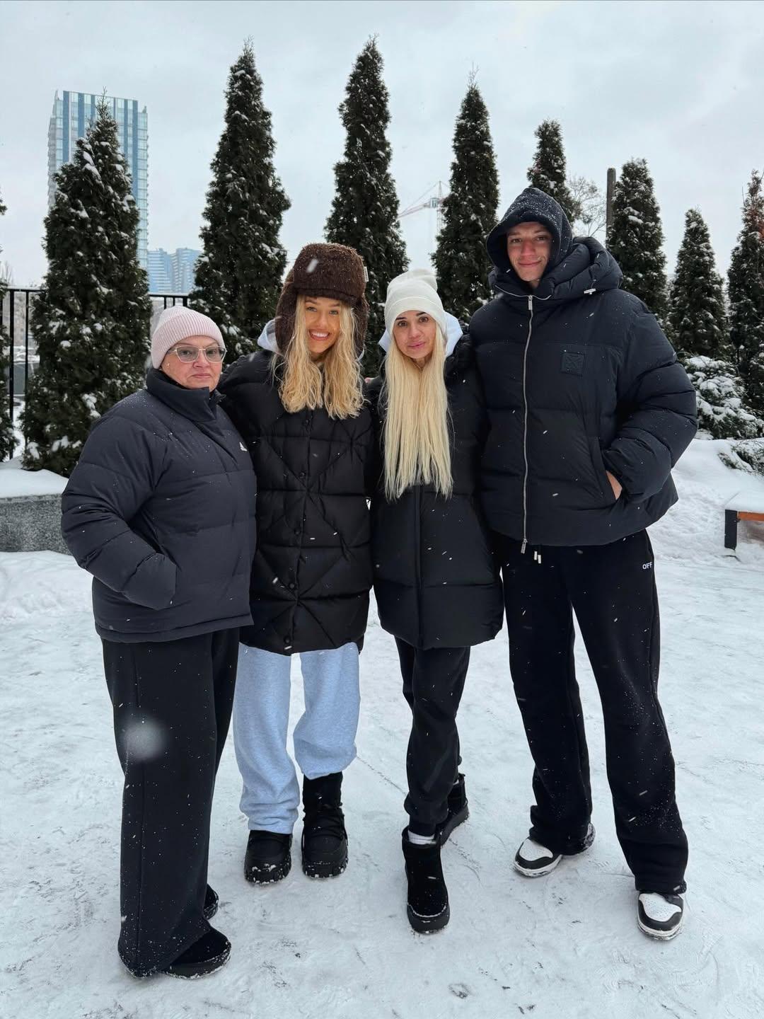 The fiance of Dasha Kvitkova showed her mother and grandmother: what the family of football players look like (photo)