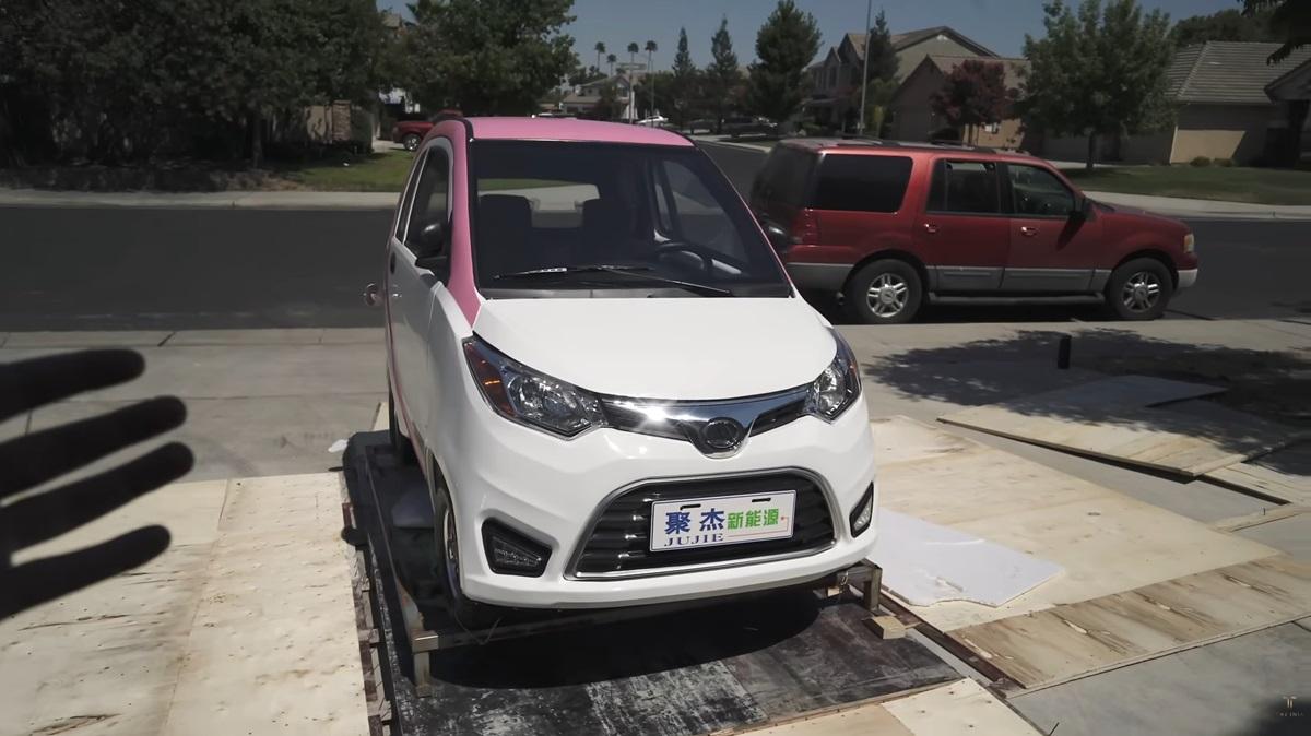 Американец купил дешевый китайский суперкар и сильно удивился тому, что получил (видео)