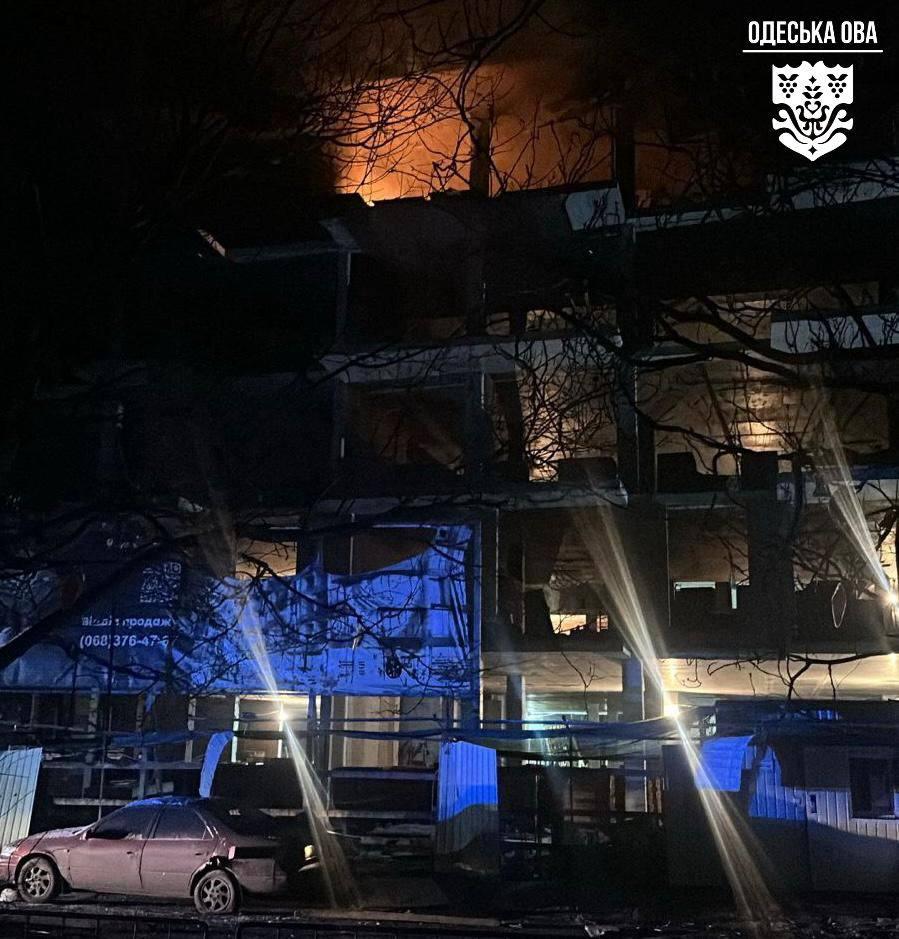 Росія атакувала середмістя Одеси: є поранені та руйнування (фото)