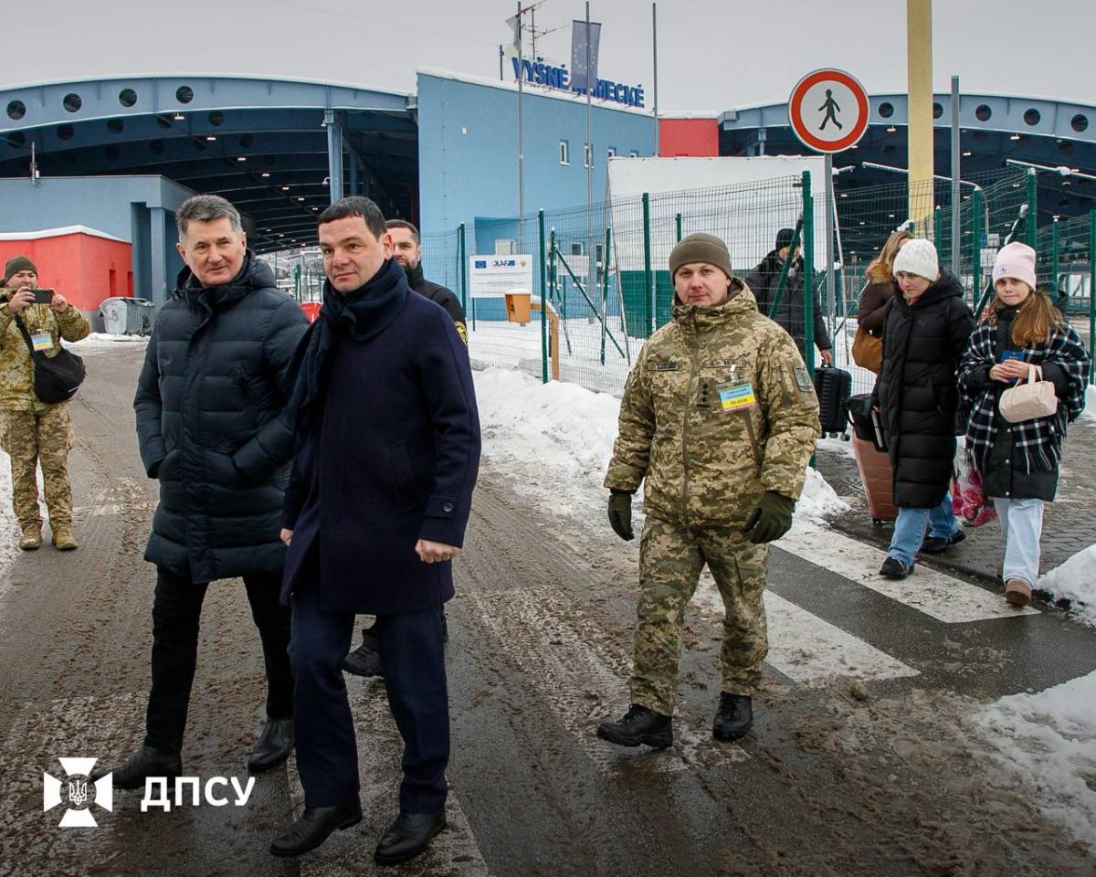 У пункті пропуску 'Ужгород' на кордоні зі Словаччиною відкрили пішохідну смугу руху