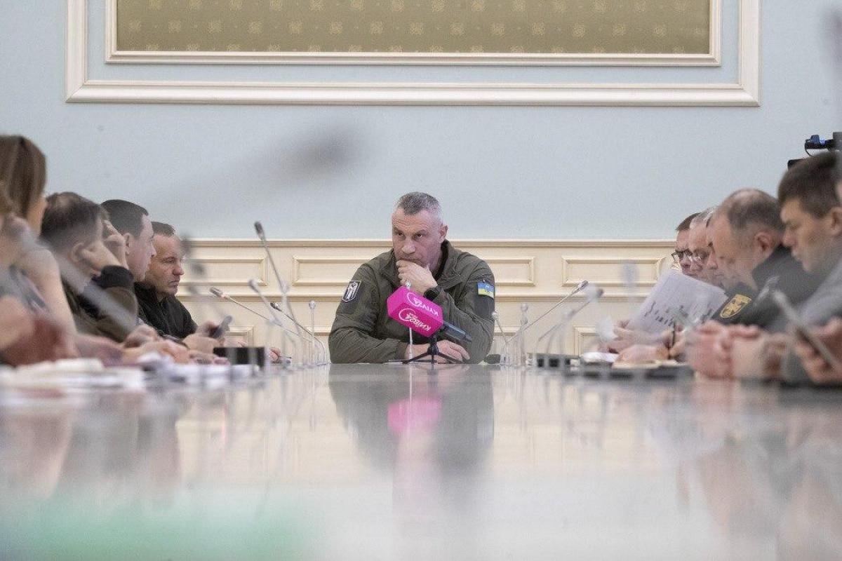 Без опалення у Києві 400 будинків: Кличко заявив, що частині з них повернуть тепло до кінця дня