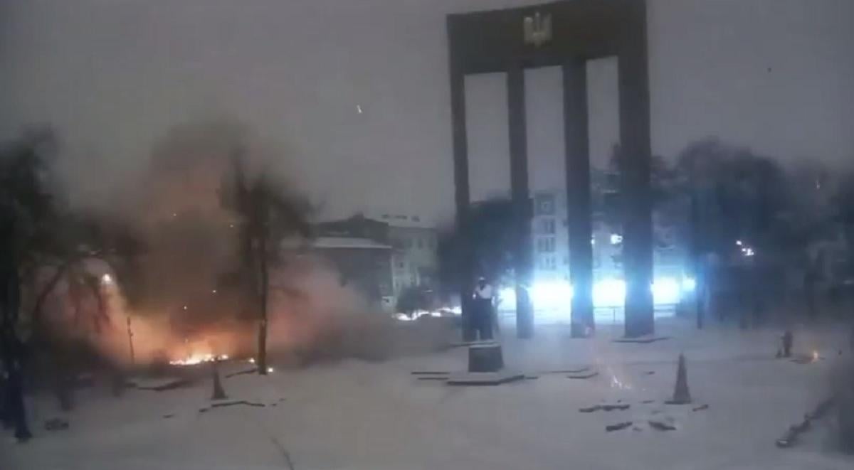 Російський дрон вдарив у дитячий майданчик у центрі Львова (відео)