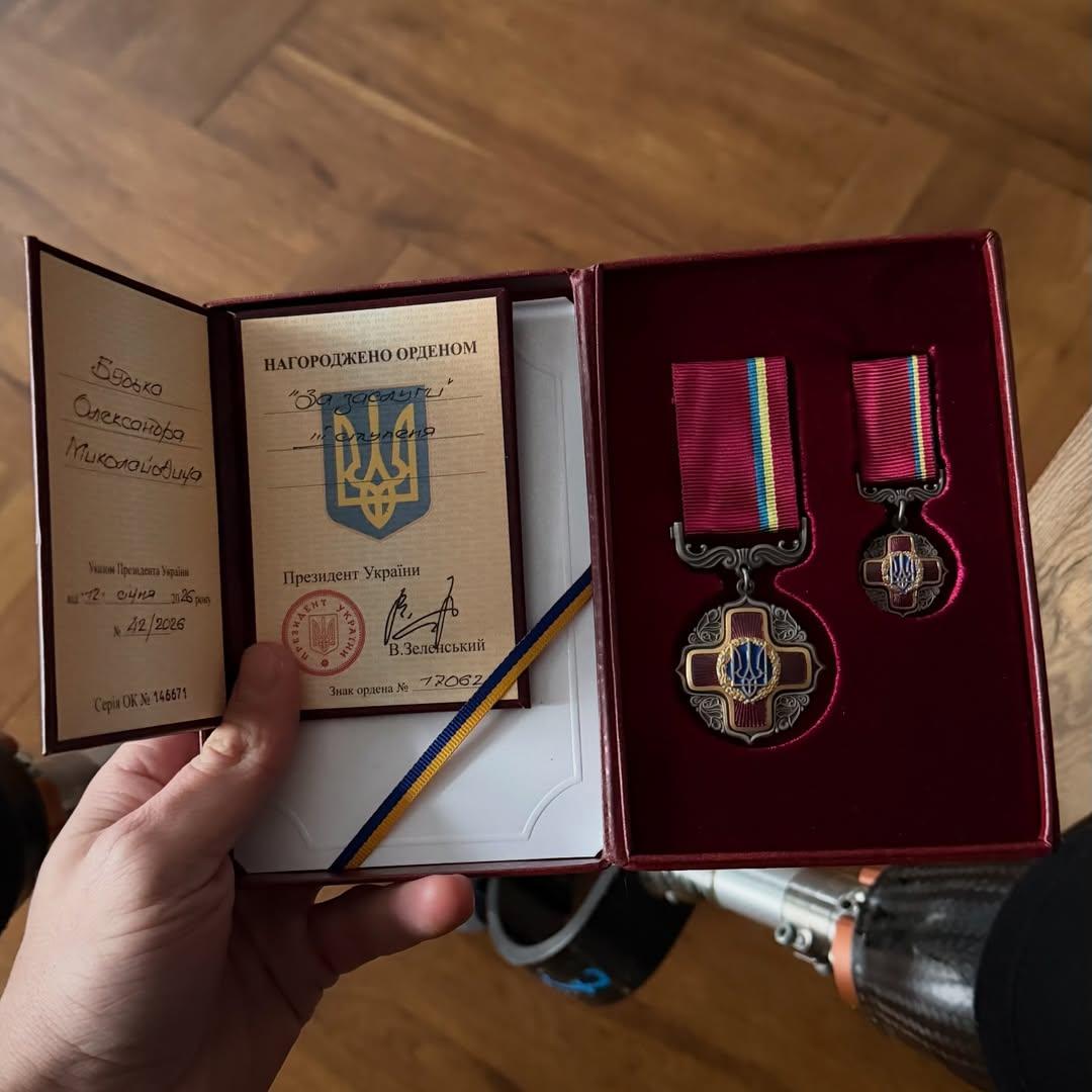 'Не впевнений, що заслуговую': Зеленський вручив Терену почесний орден (фото)