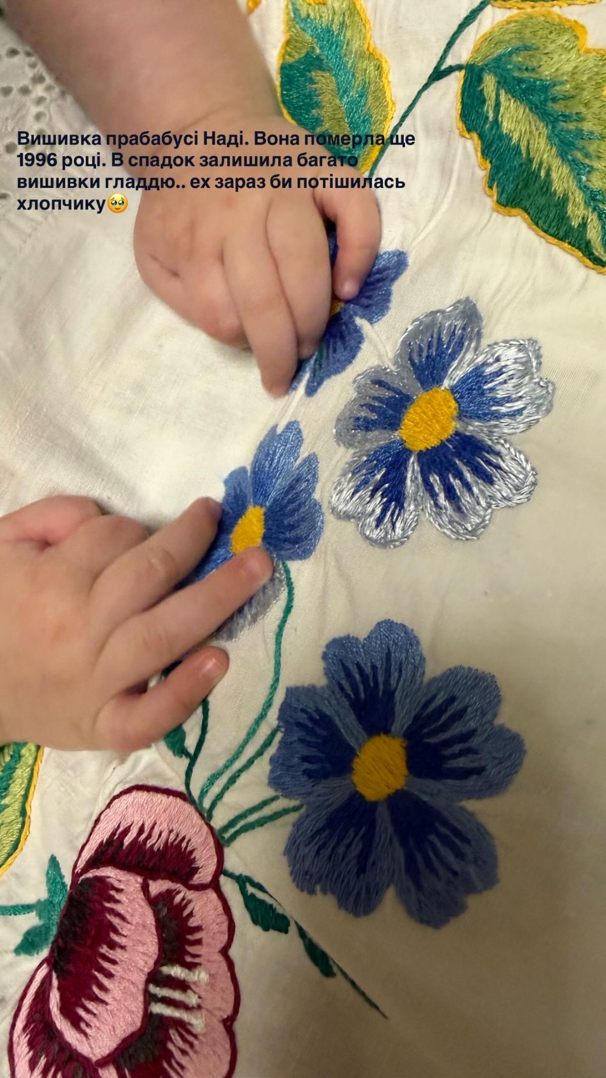 Леся Нікітюк показала важливу сімейну реліквію і засвітила сина на фото