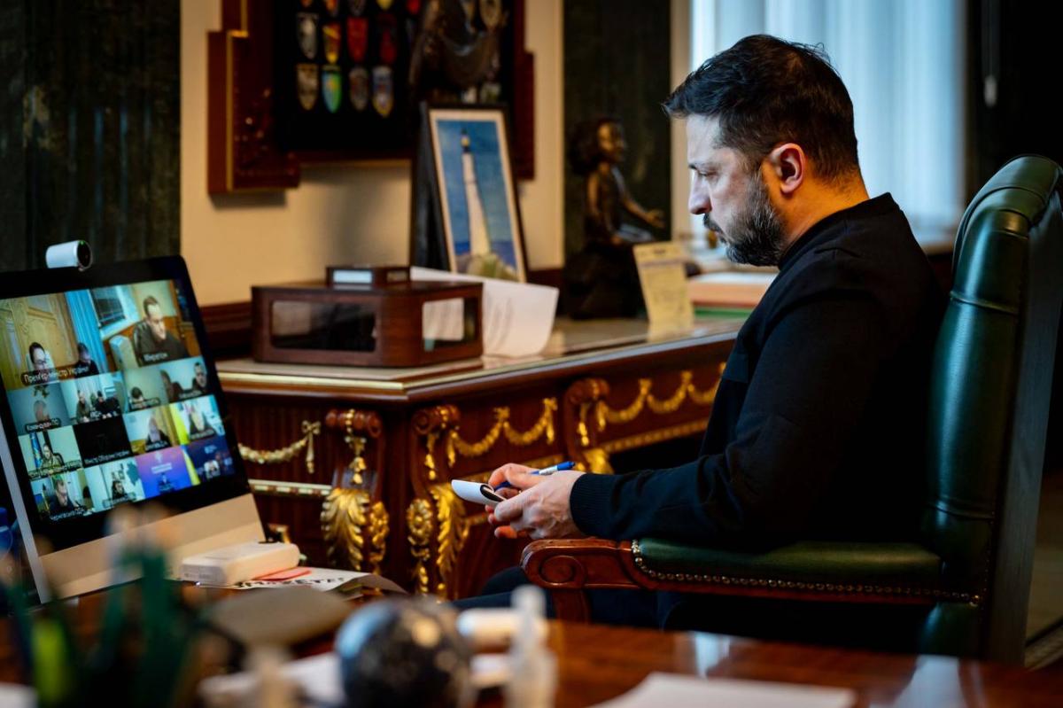 Зеленский поручил срочно ускорить увеличение импорта электроэнергии