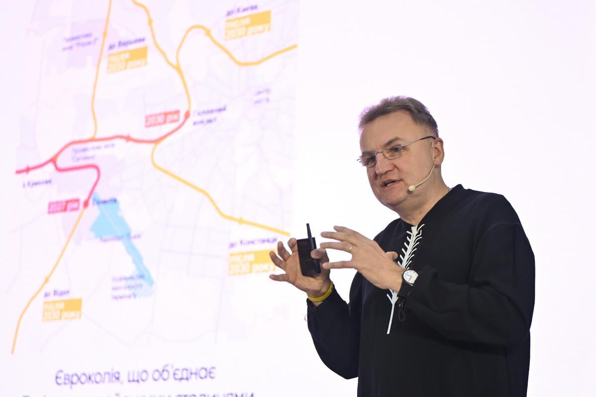 Закритий звіт мера Львова спричинив пікет активістів і критику з боку громади