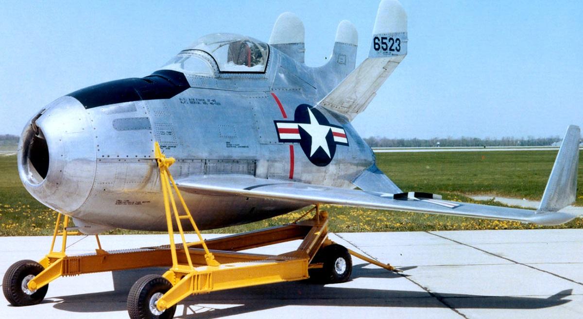 Для чего США создали истребитель-паразит: аналитик рассказал, какое послание он несет