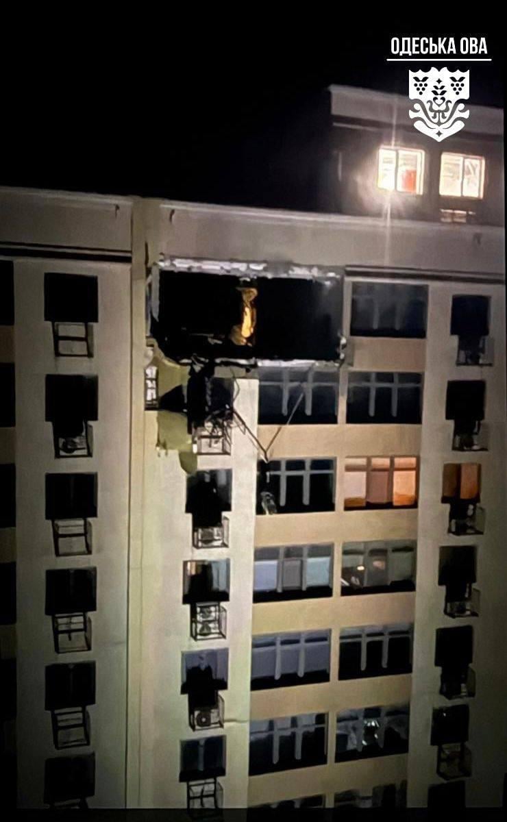 РФ атаковала Одессу: повреждена многоэтажка и объект критической инфраструктуры