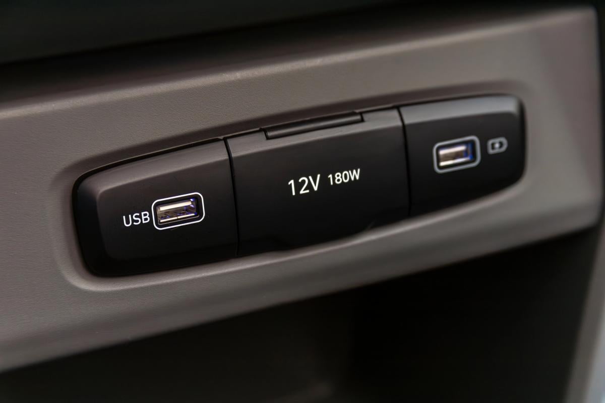 Никогда не подключайте это крошечное устройство к USB-порту автомобиля