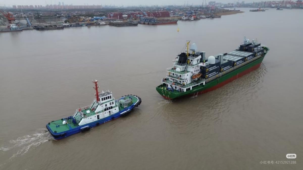 Небезпечний сигнал: Китай вивів у море унікальний бойовий контейнеровоз з купою зброї