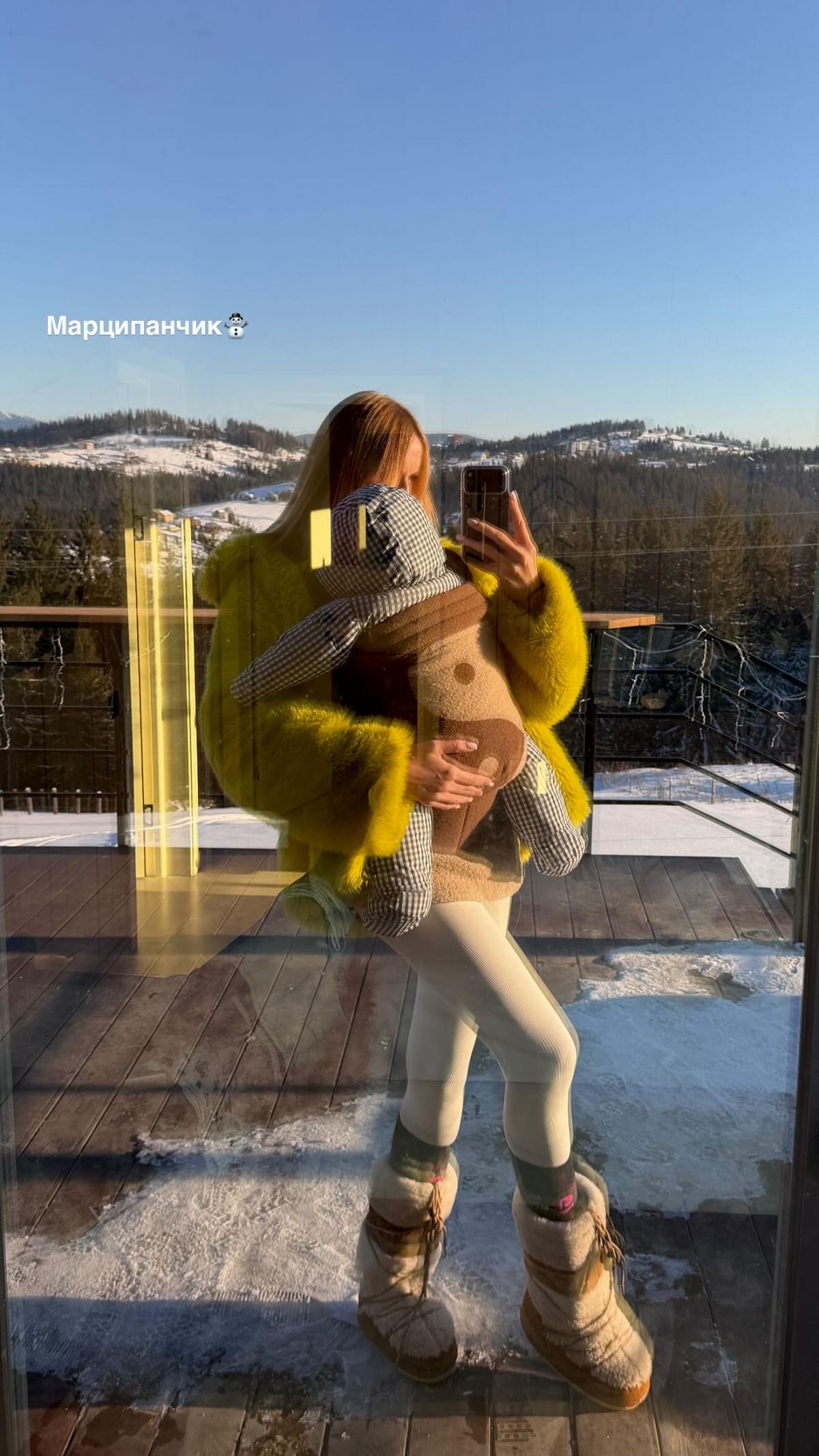 Леся Никитюк умилила сеть, показавшись с маленьким сыном на руках (фото)